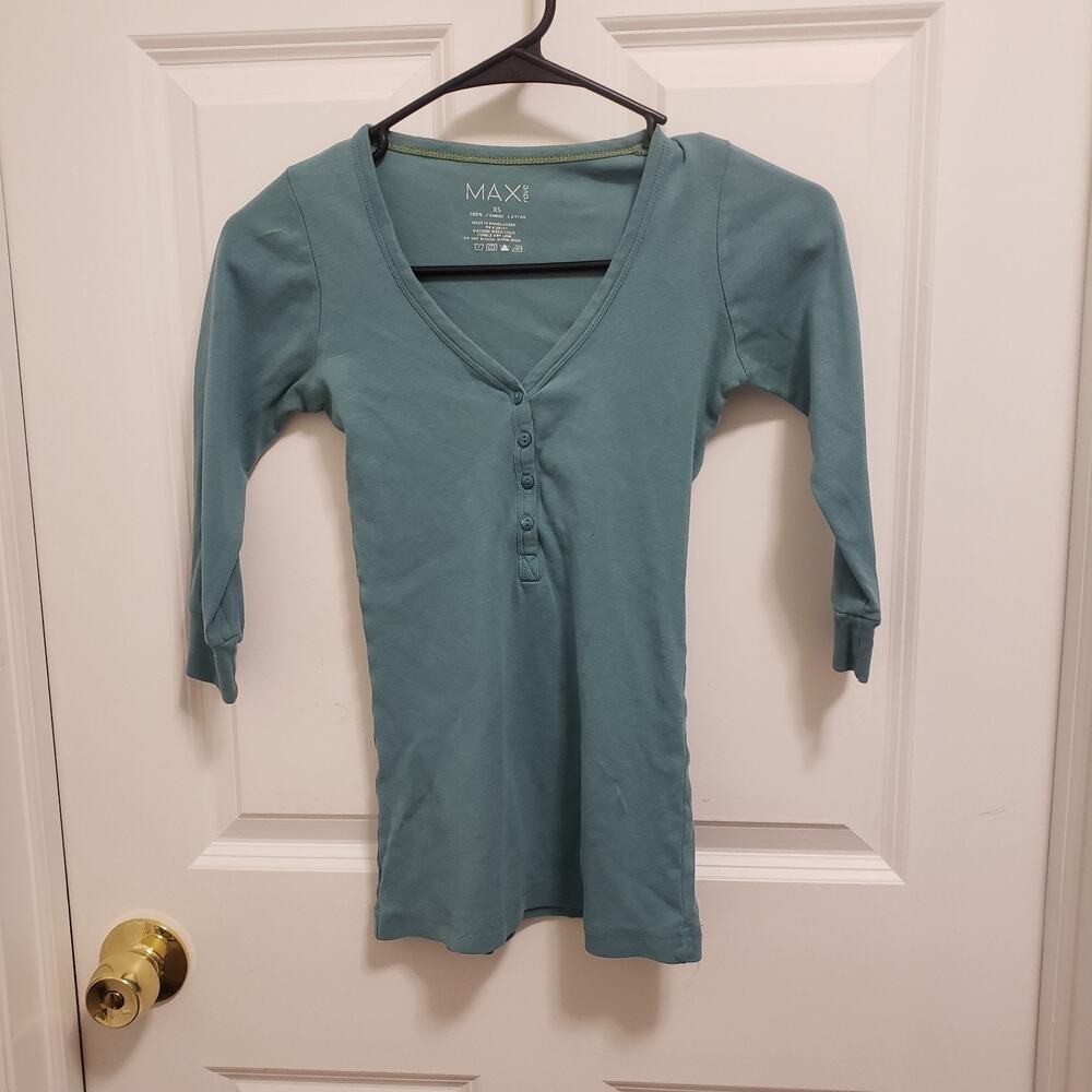 Max AquaGreen-Colored 3/4 Sleeve Top Feat a Deep V-Neckline Classic Small #A44PJ